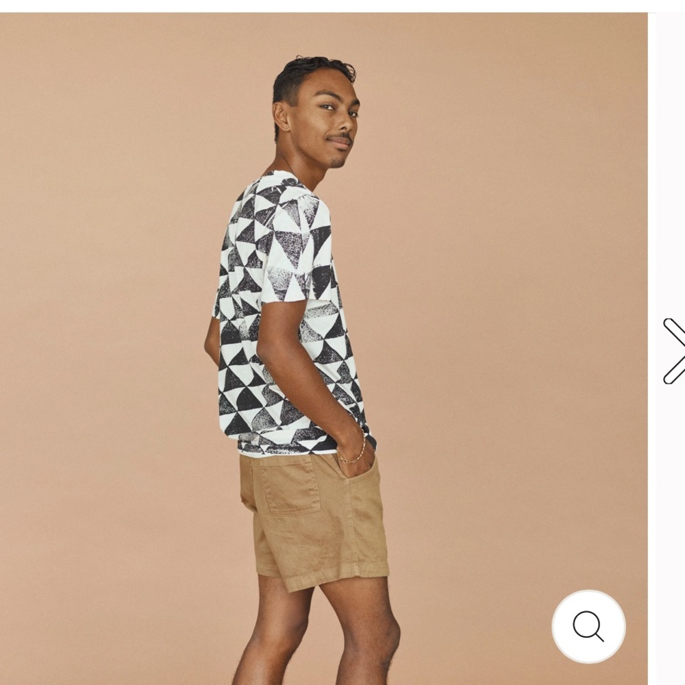 TRIANGLES JUNG TEE